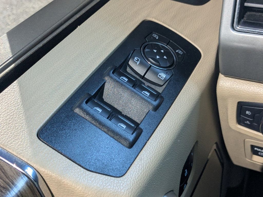 2018 Ford F-150 Lariat photo 23