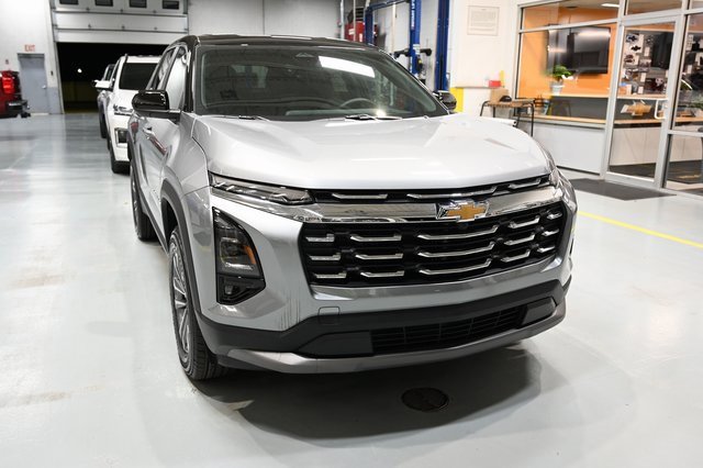 2026 Chevrolet Equinox photo 2