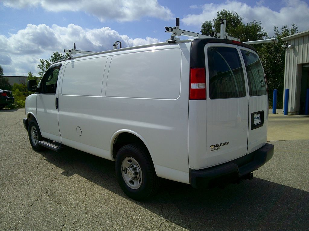 2017 Chevrolet Express 2500 Work Van photo 5