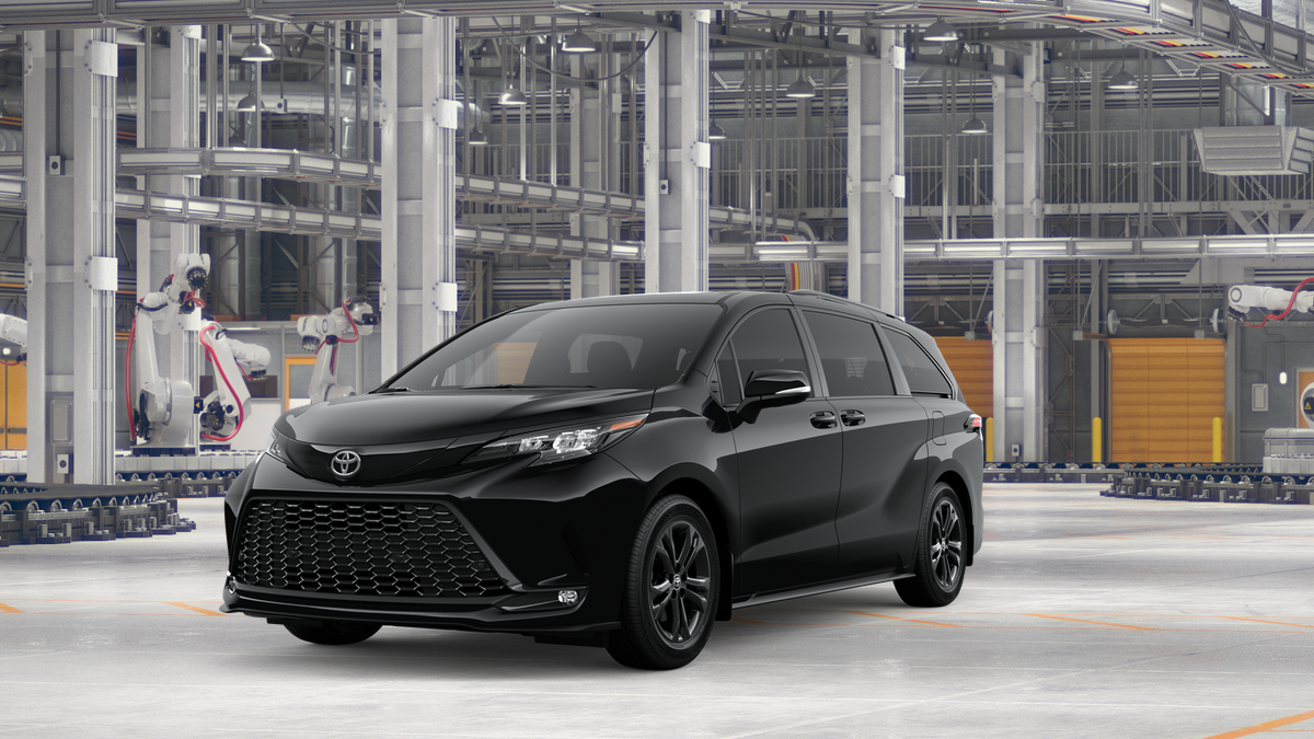 2026 Toyota Sienna XSE's photo