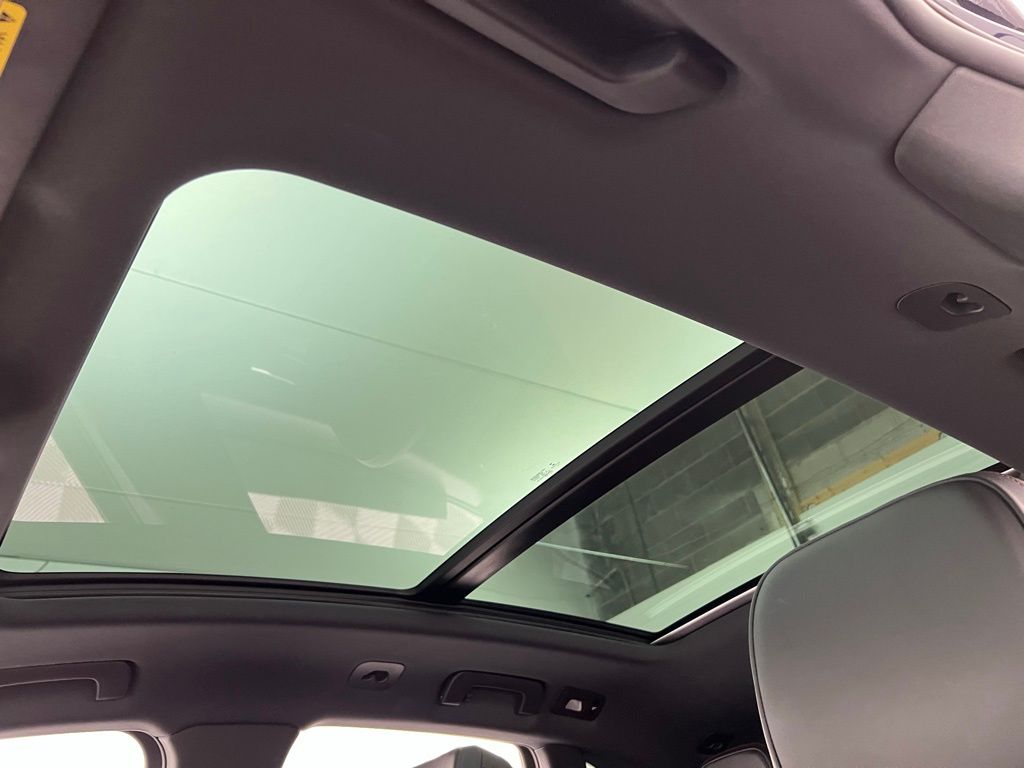2021 Porsche Macan Base photo 23