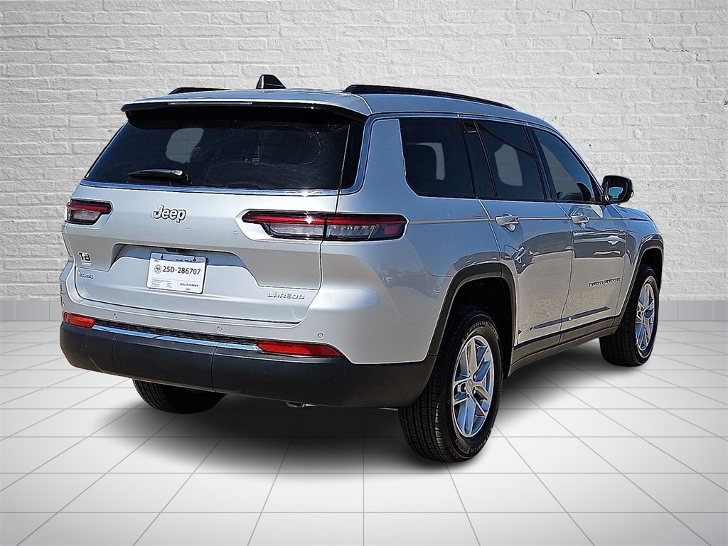 2025 Jeep Grand Cherokee Laredo photo 4