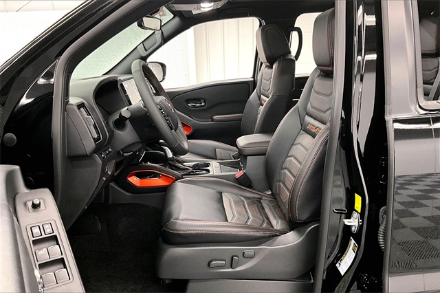 2025 Nissan Frontier PRO-4X photo 9