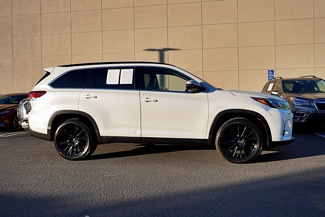 Used 2019  Toyota SE image 7