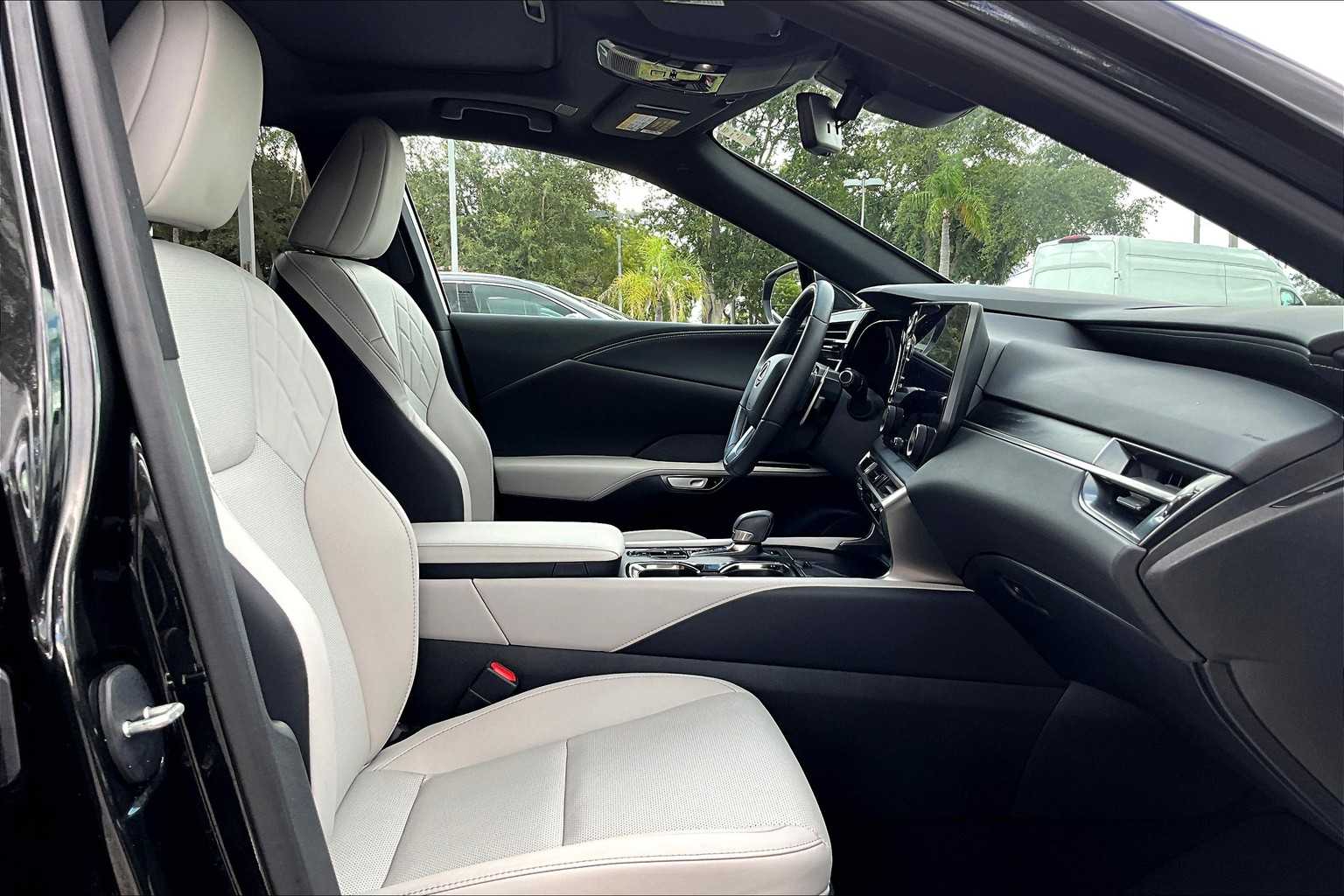 2023 Lexus RX Premium photo 8