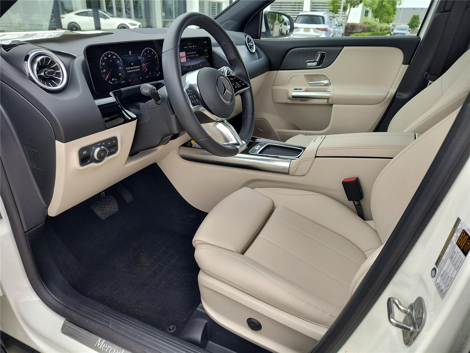 2025 Mercedes Benz GLA 250 photo 2
