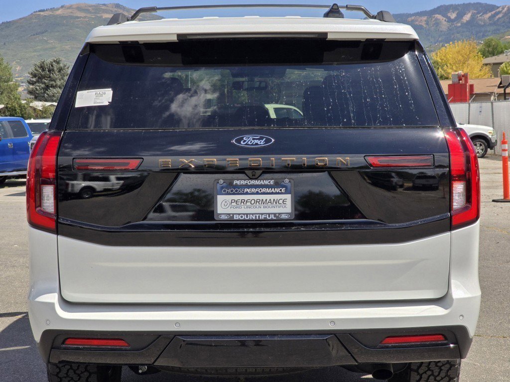 2025 Ford Expedition photo 14