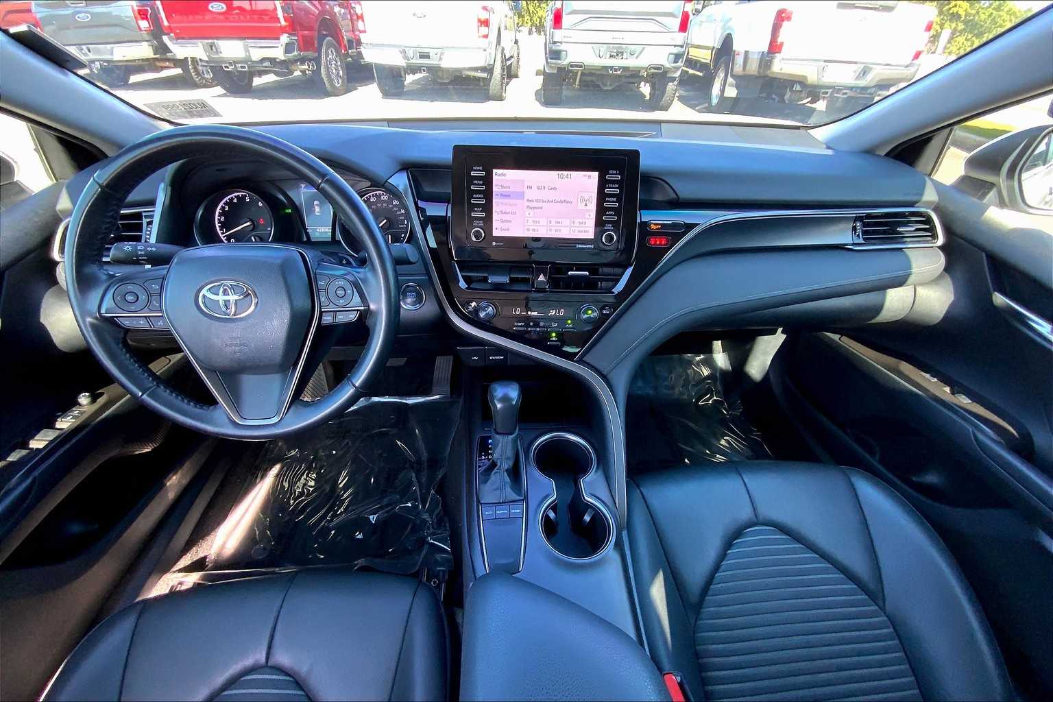 2022 Toyota Camry SE photo 14
