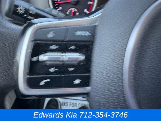 2023 Kia Carnival LX photo 24