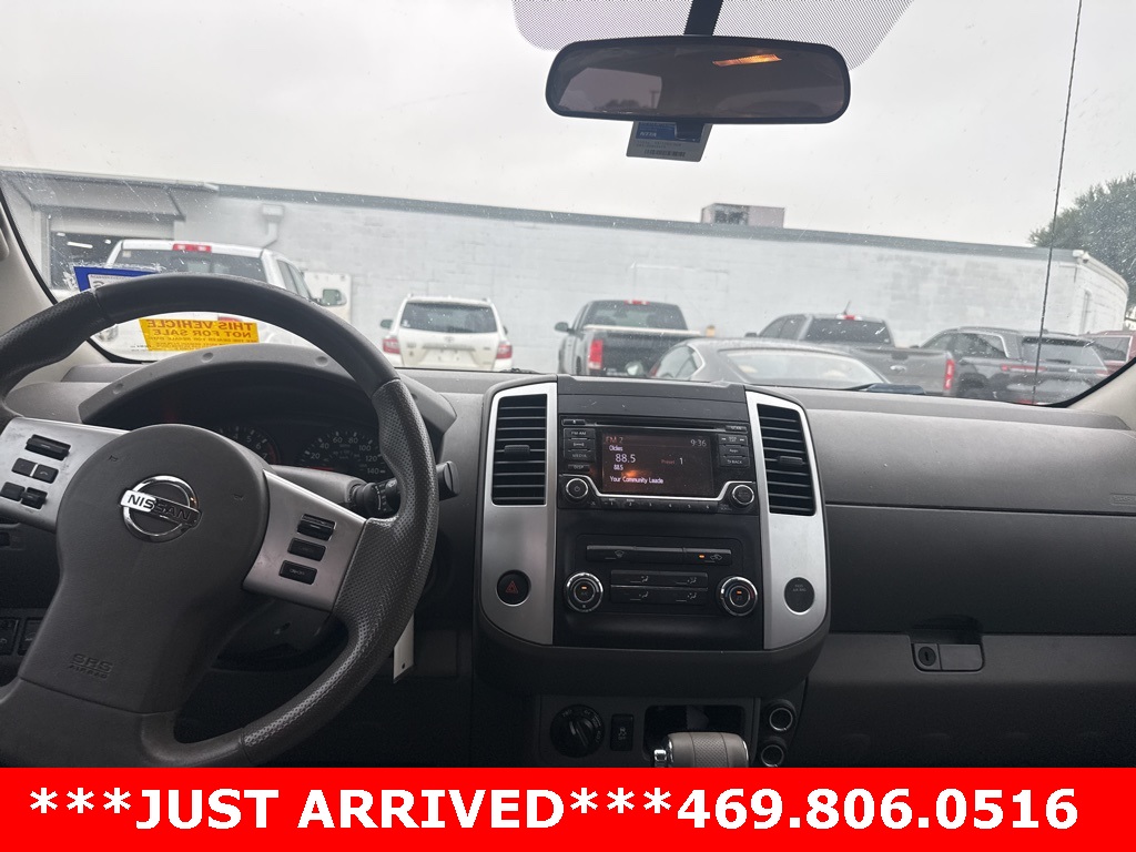 2015 Nissan Frontier SV photo 11