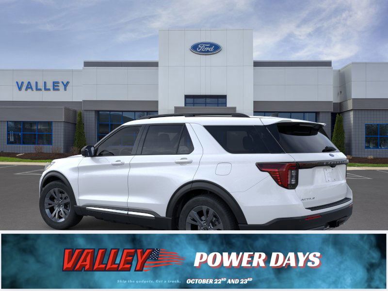 2025 Ford Explorer photo 4