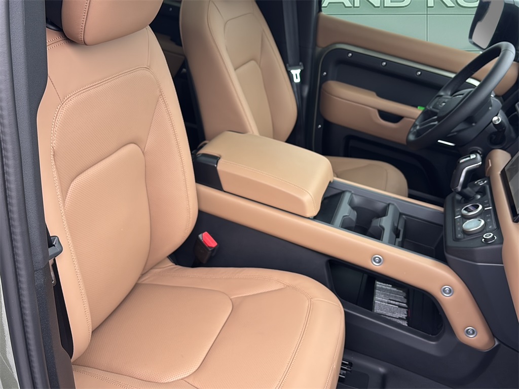 2025 Land Rover Defender 130 S photo 12