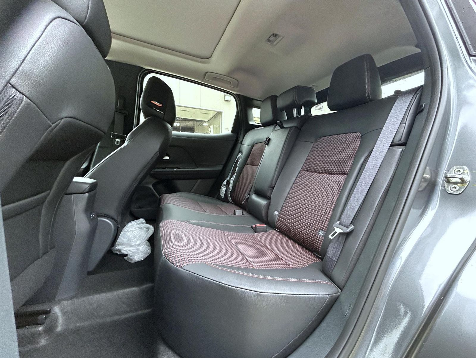 2025 Nissan Kicks SR photo 11
