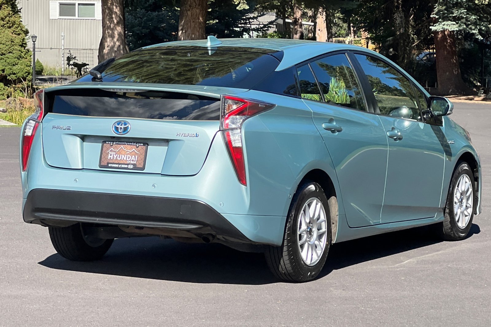 2017 Toyota Prius Three photo 4