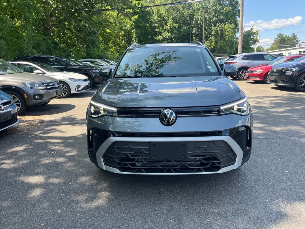 2025 Volkswagen Taos SE photo 3