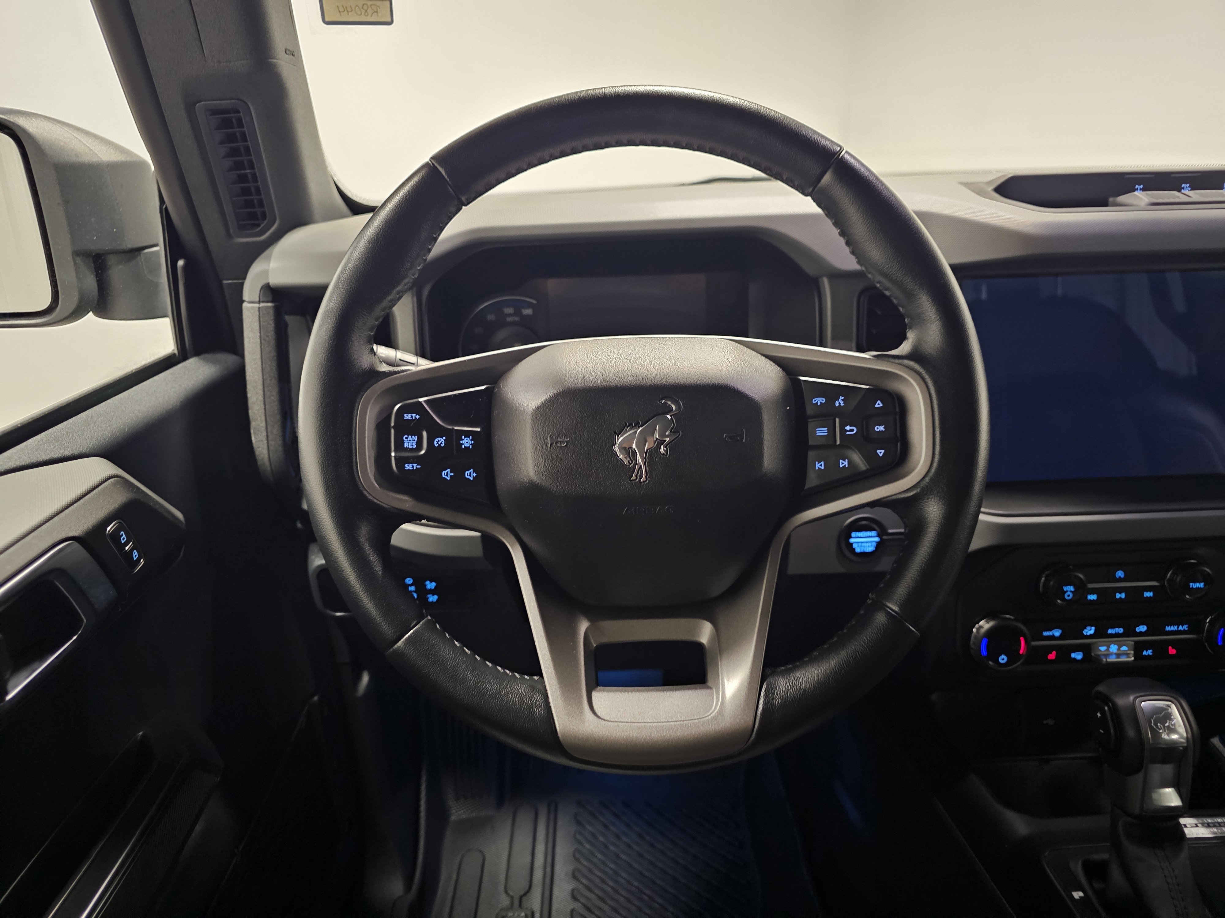 2024 Ford Bronco Black Diamond photo 9