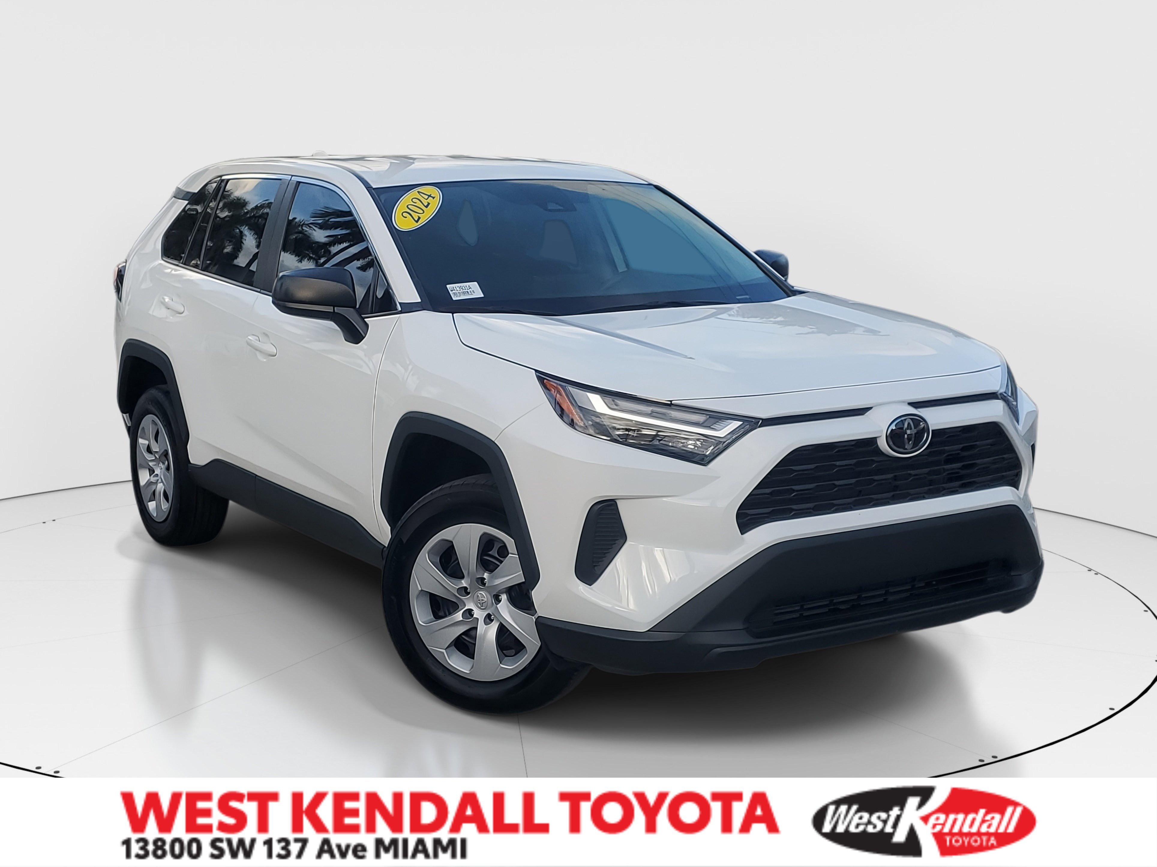 2024 Toyota RAV4 LE's photo