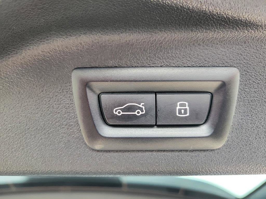 2023 BMW X7 - Image 28