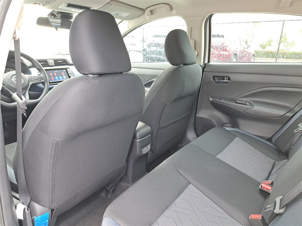 2025 Nissan Versa 1.6 SV photo 9