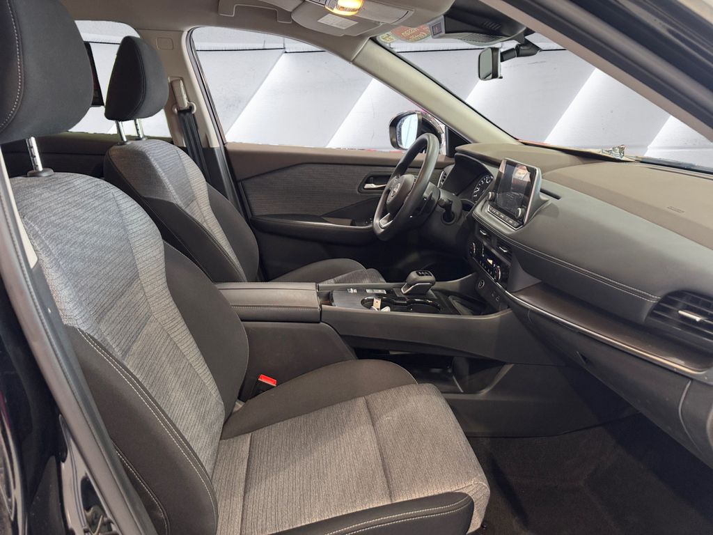2023 Nissan Rogue SV photo 13