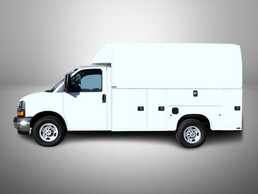 2025 Chevrolet Express Cutaway 3500 photo 4