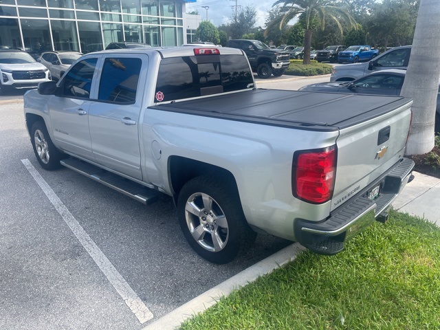 2017 Chevrolet Silverado 1500 LT photo 2