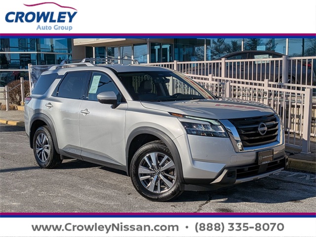 2023 Nissan Pathfinder SL's photo