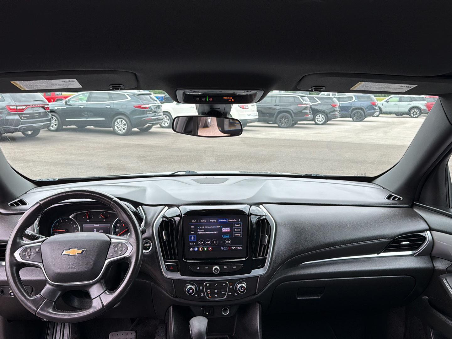 2022 Chevrolet Traverse Cloth photo 2