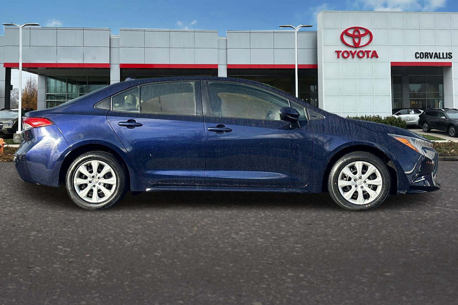 2023 Toyota Corolla LE photo 2