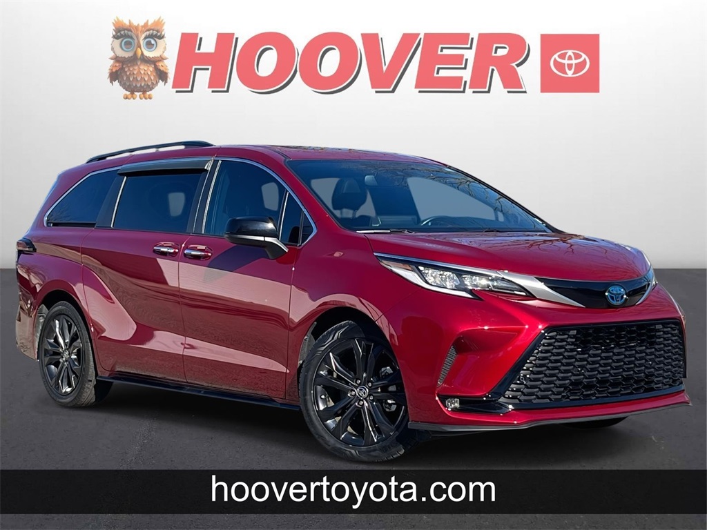 2023 Toyota Sienna XSE's photo