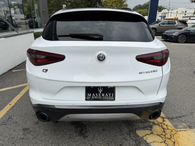 2022 Alfa Romeo Stelvio Ti photo 7