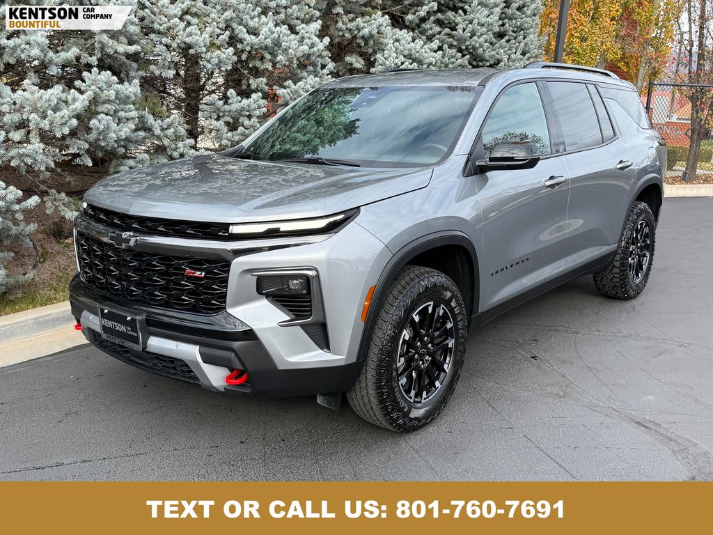 2025 Chevrolet Traverse Z71 photo 3