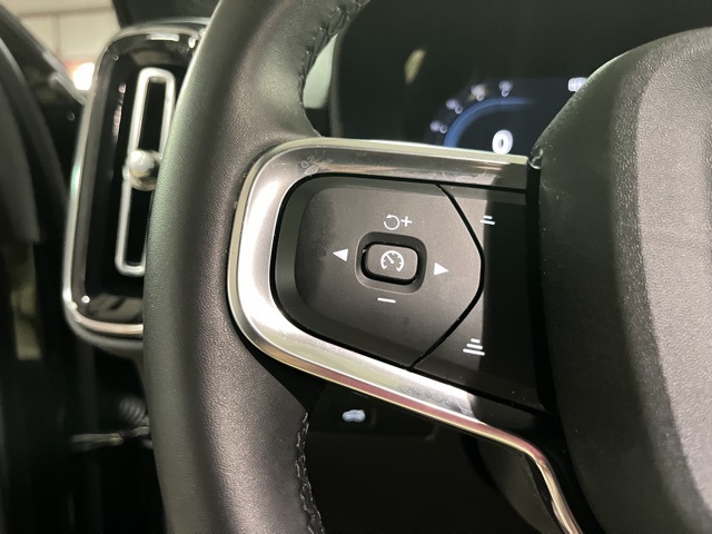 2025 Volvo XC40 Plus photo 18