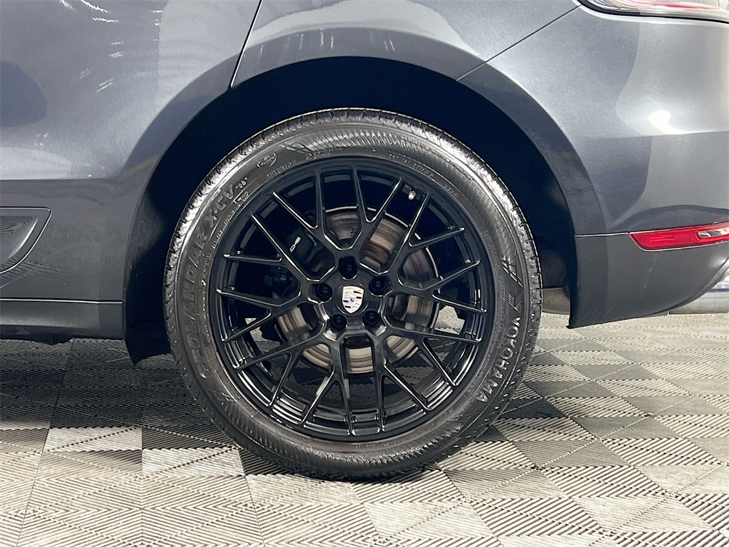 2021 Porsche Macan Base photo 32