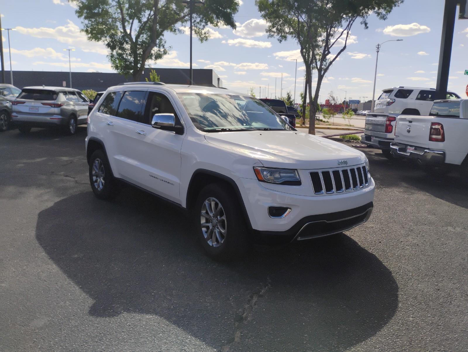 Used 2014 Bright White Clearcoat Jeep Limited image 2