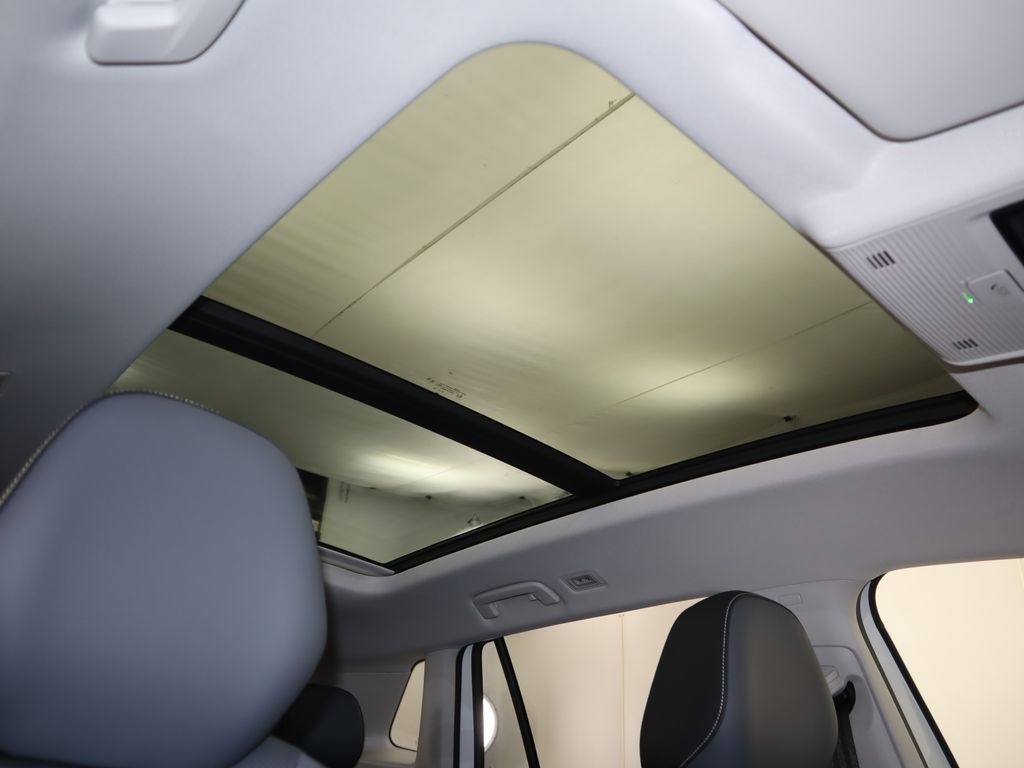 2025 Volkswagen Tiguan SE photo 18