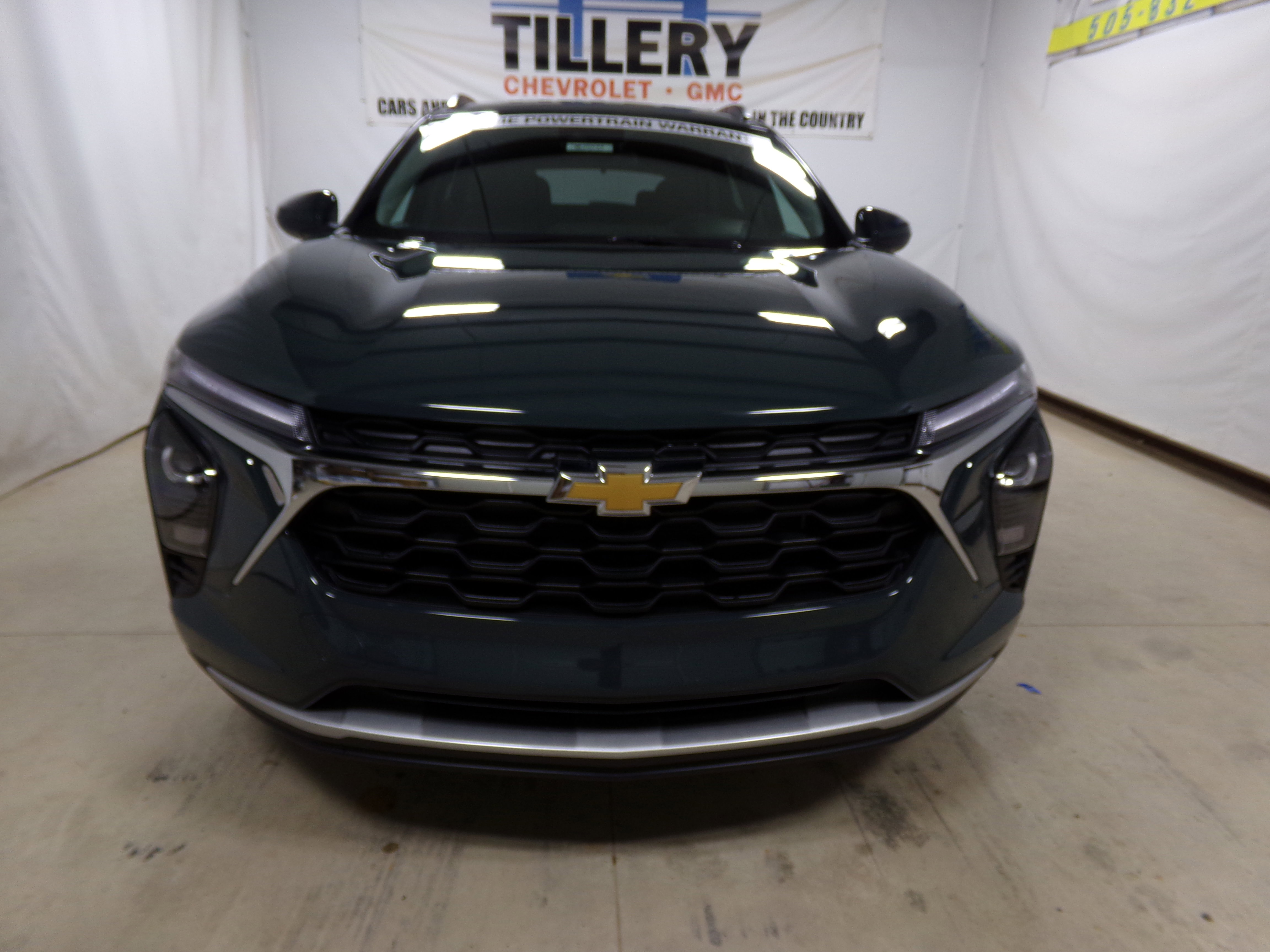 2025 Chevrolet Trax LT photo 2