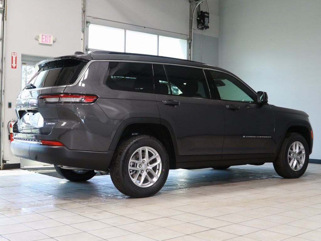 2025 Jeep Grand Cherokee Laredo photo 4