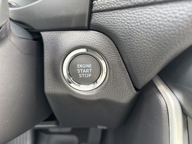 2025 Toyota RAV4 XLE photo 26