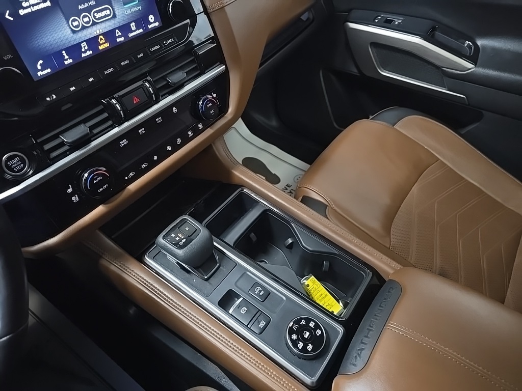 2023 Nissan Pathfinder Platinum photo 27