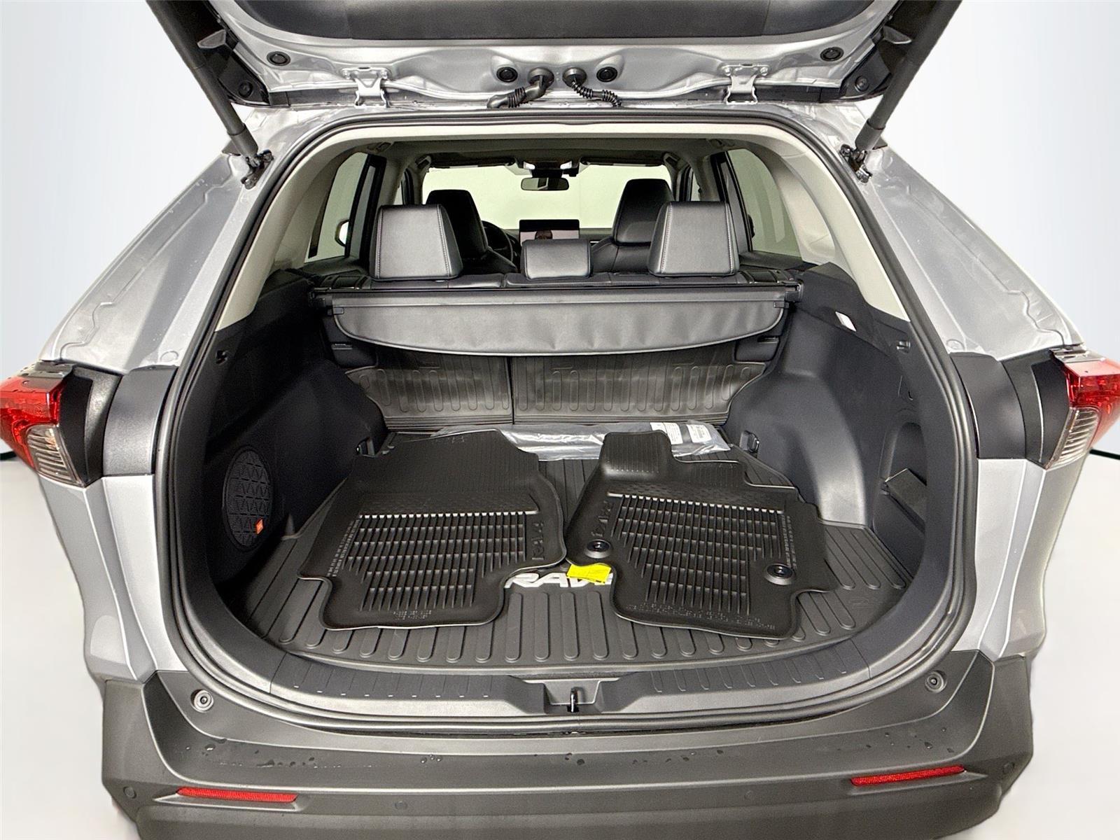 2025 Toyota RAV4 Hybrid XLE Premium photo 38