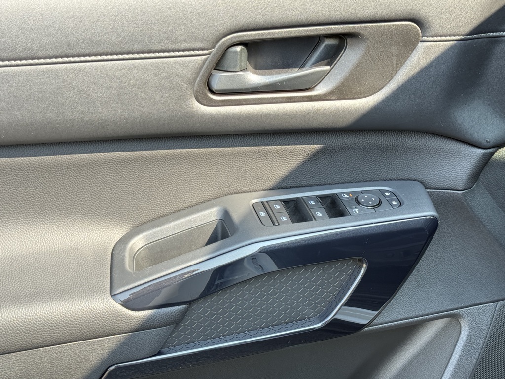 2025 Nissan Pathfinder SV photo 16