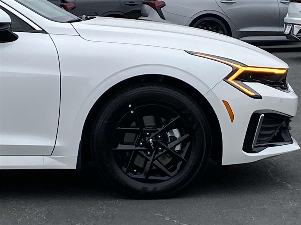 2025 Kia K5 LXS photo 3
