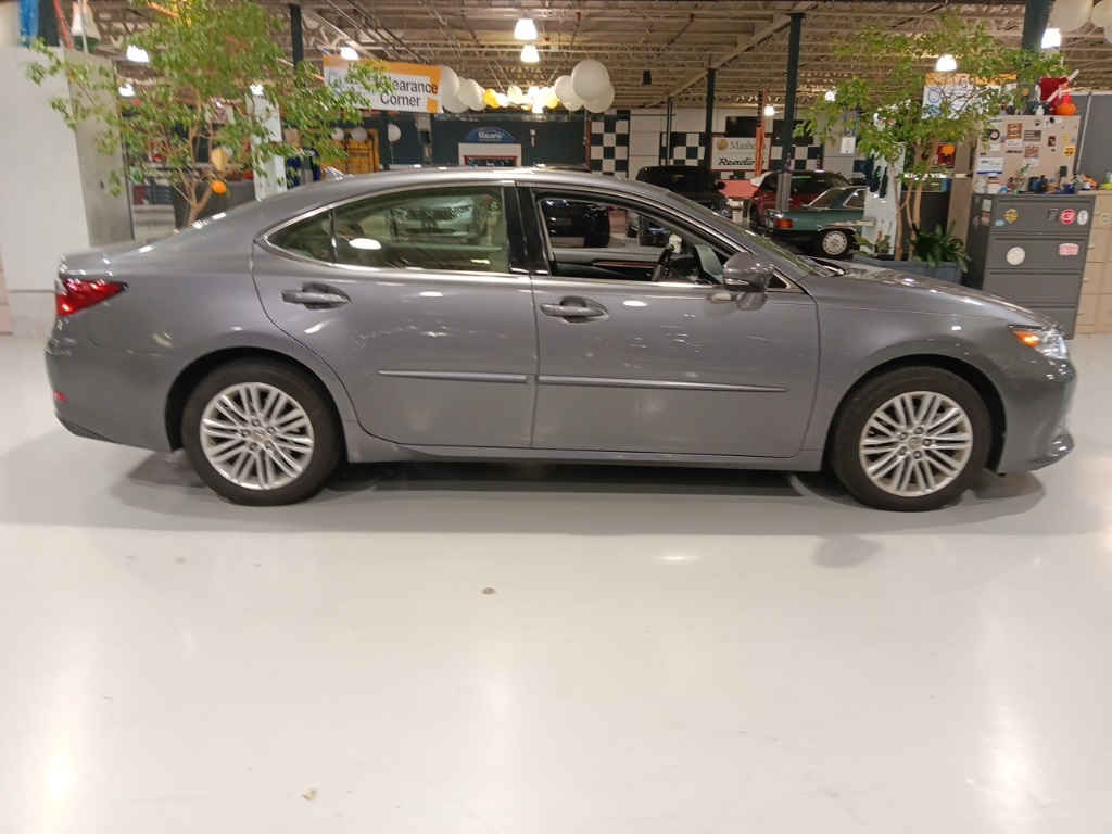 2014 Lexus ES 350 photo 4