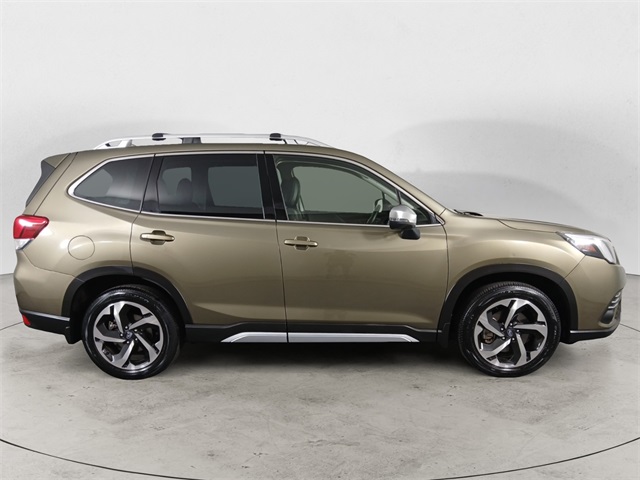 2023 Subaru Forester Touring photo 6