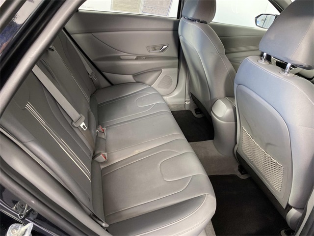 2022 Hyundai Elantra SEL photo 11