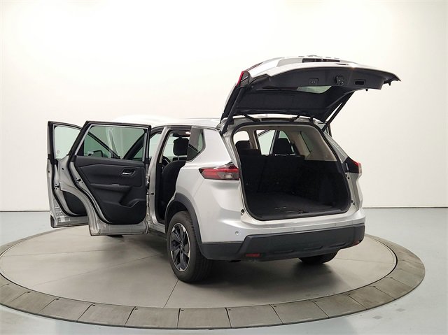 2024 Nissan Rogue SV photo 12
