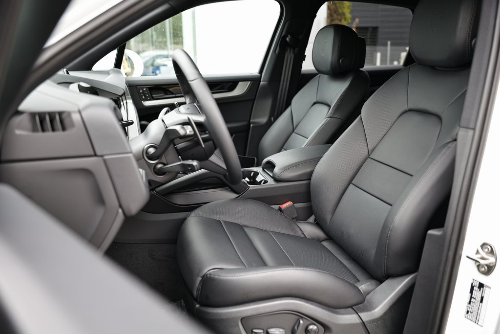 2025 Porsche Cayenne S E-Hybrid photo 5