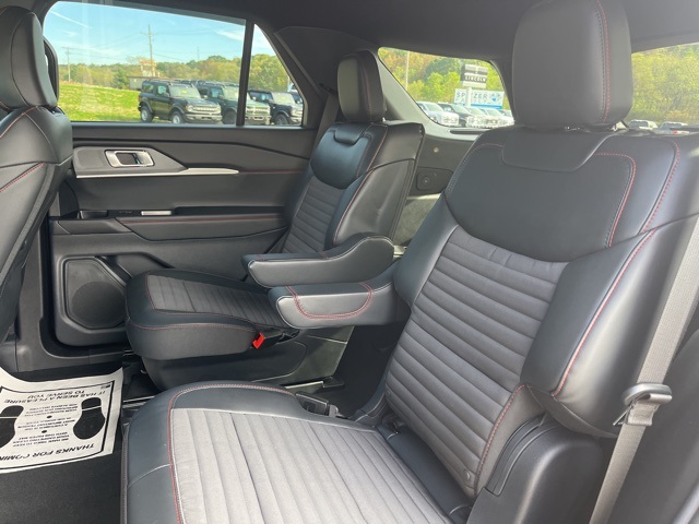 2025 Ford Explorer ST-Line photo 11