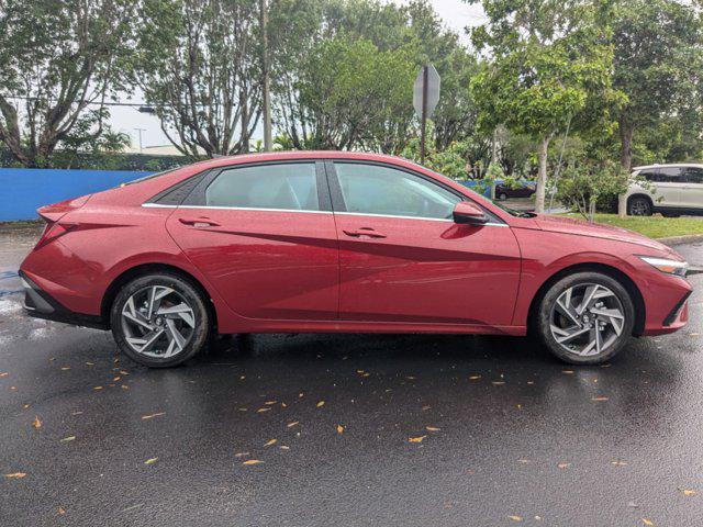 2025 Hyundai Elantra SEL Convenience photo 4